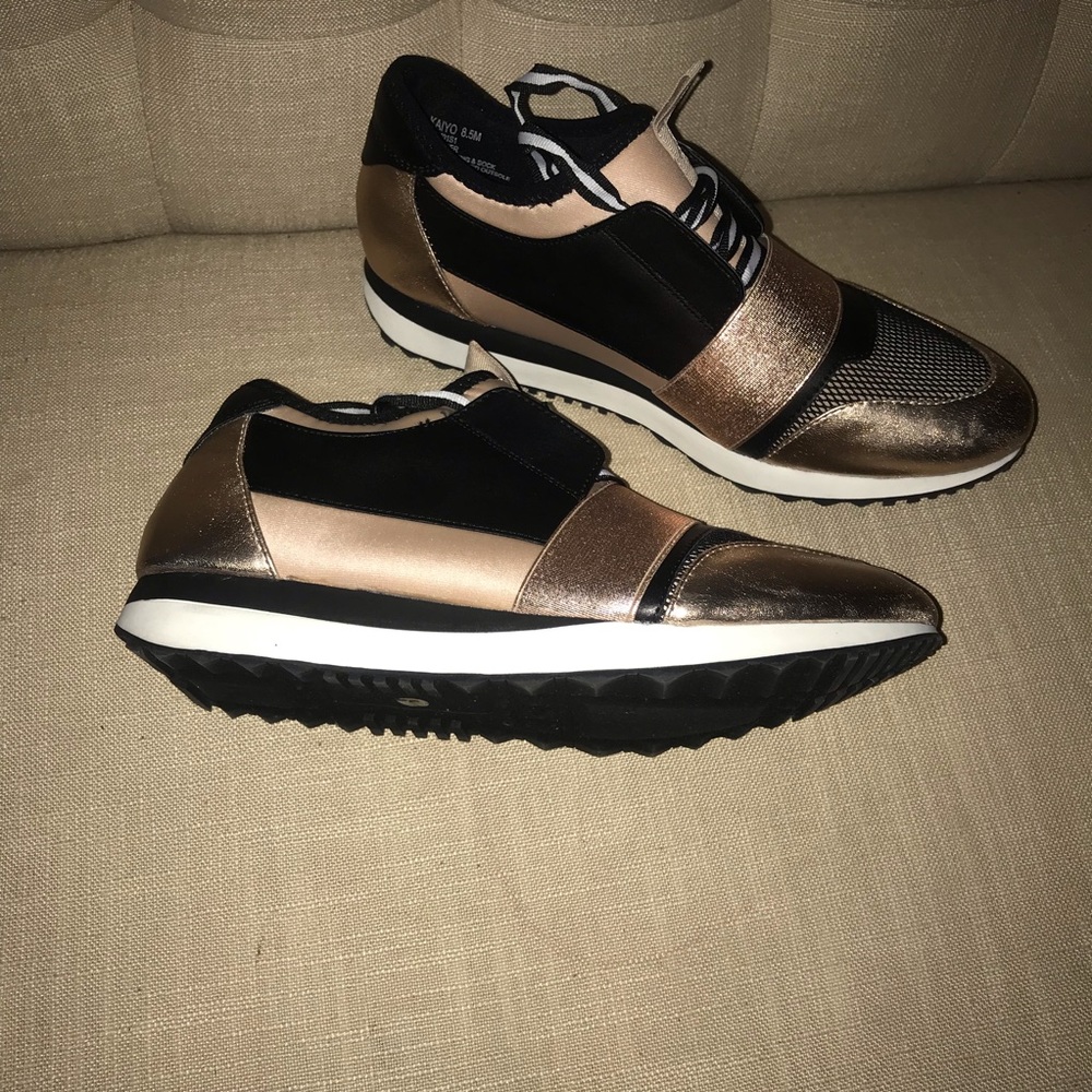 Brand new Steve Madden sneakers.